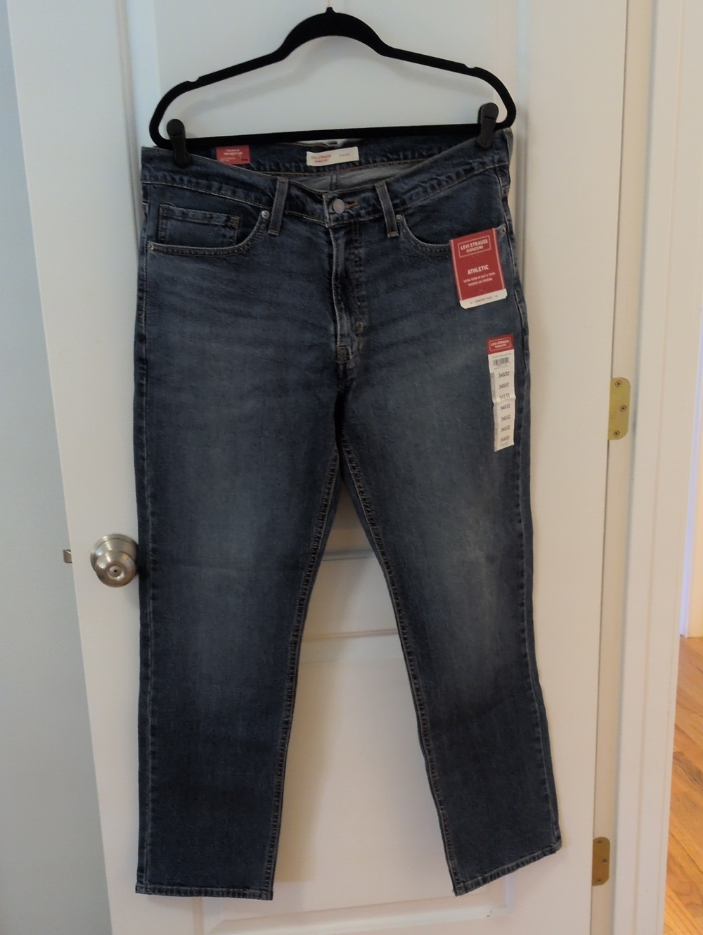 Levi Strauss Signature Athletic Fit Jeans